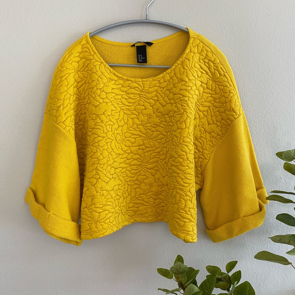 H&M The sun’s out, be a flower 🌻 floral bell sleeve top